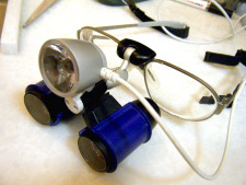 藤沢駅の歯医者、神谷デンタルオフィスの高倍率歯科用ルーペ